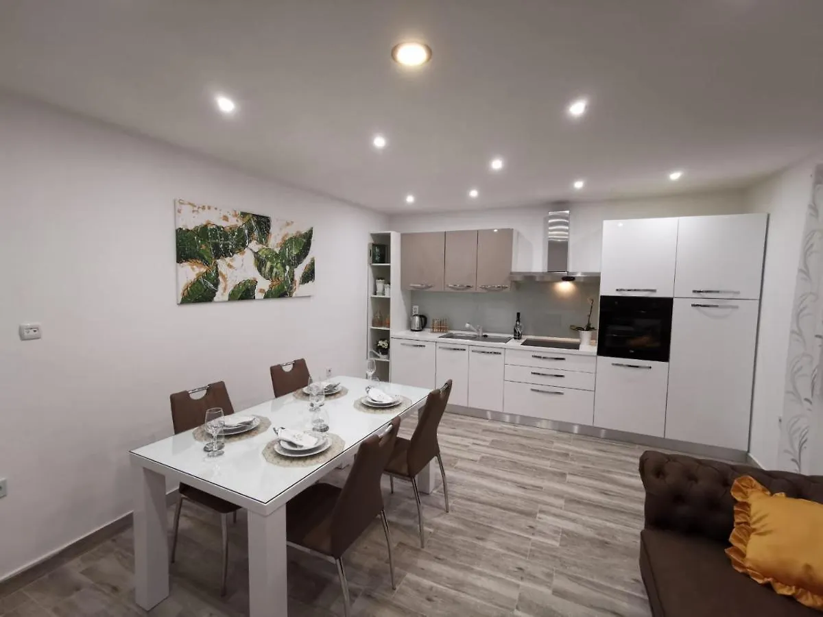Apartmani Pina 1 Kastela Apartment