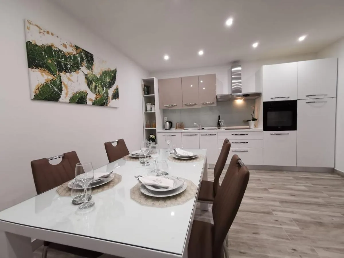 Apartmani Pina 1 Kastela
