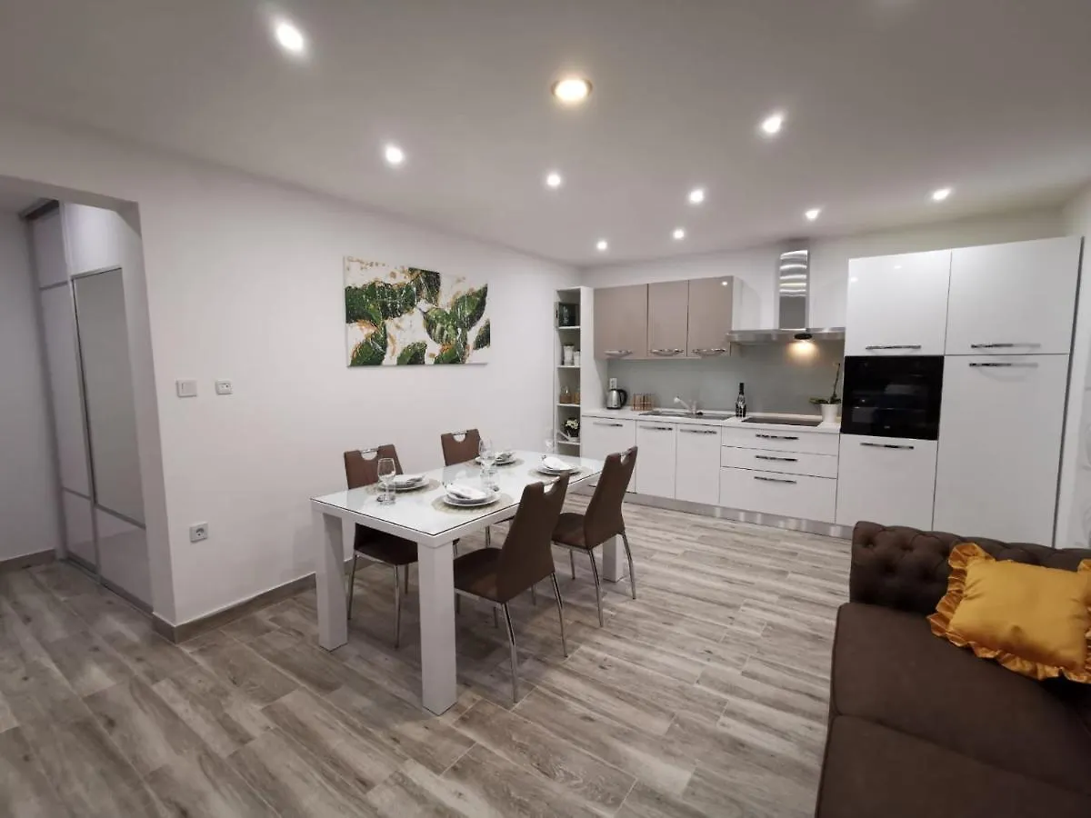 Apartmani Pina 1 Kastela 0*,  Croatia