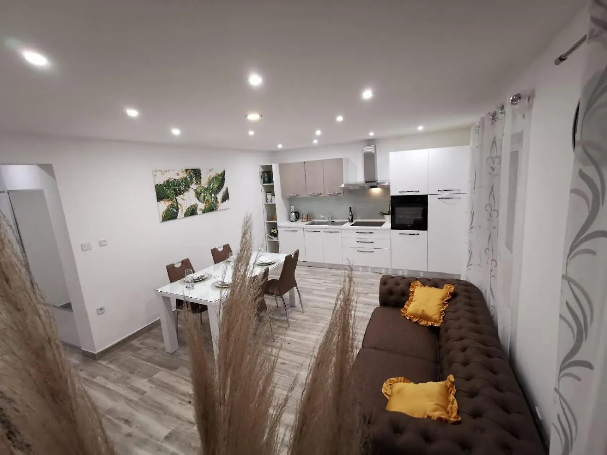 Apartment Apartmani Pina 1 Kastela