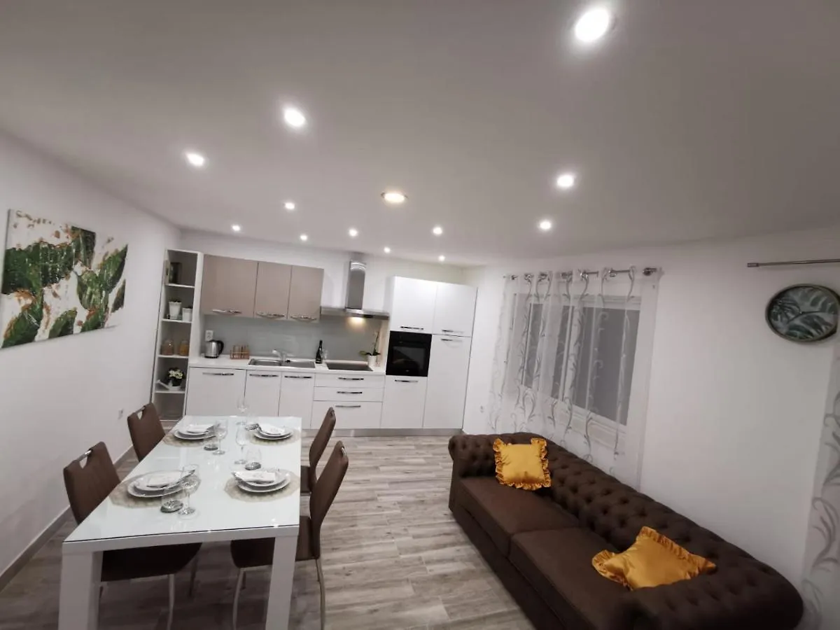 Apartment Apartmani Pina 1 Kastela Croatia