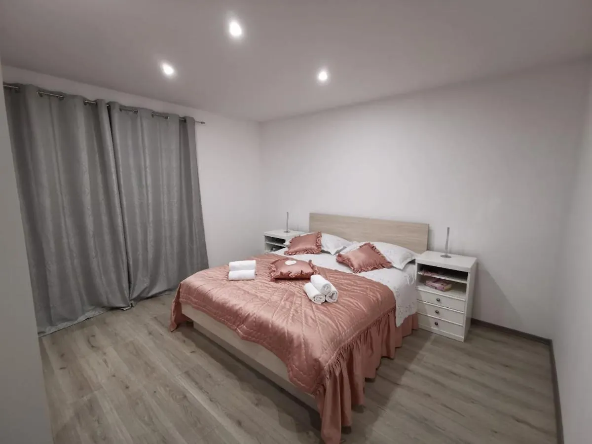 Apartmani Pina 1 Kastela